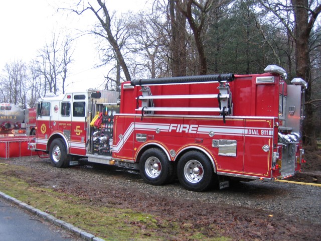 Tanker 5 (2005 Seagrave)